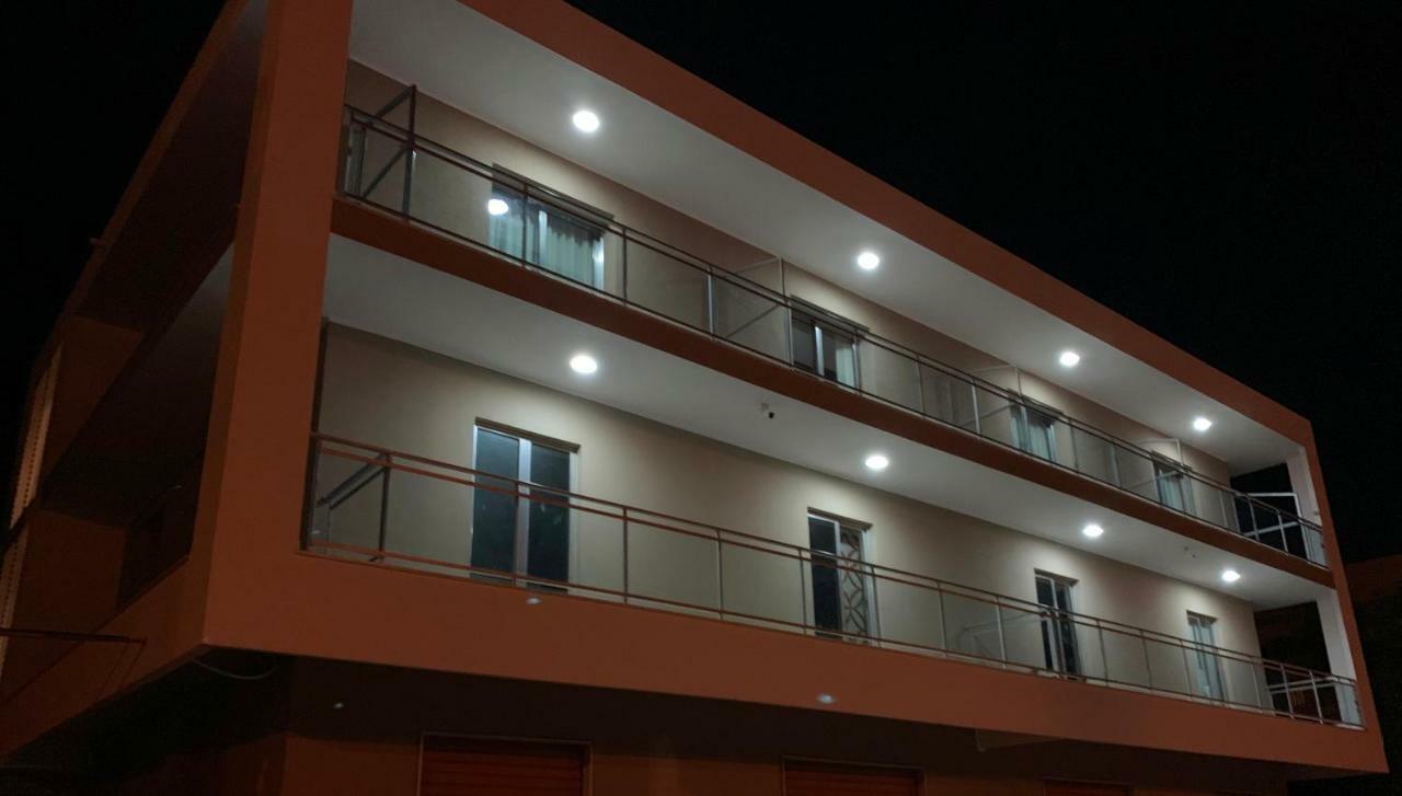 Red'S Apartments Torre Melissa Exterior foto